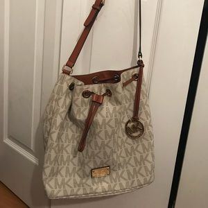 Michael Kors Jules large leather drawstring bag